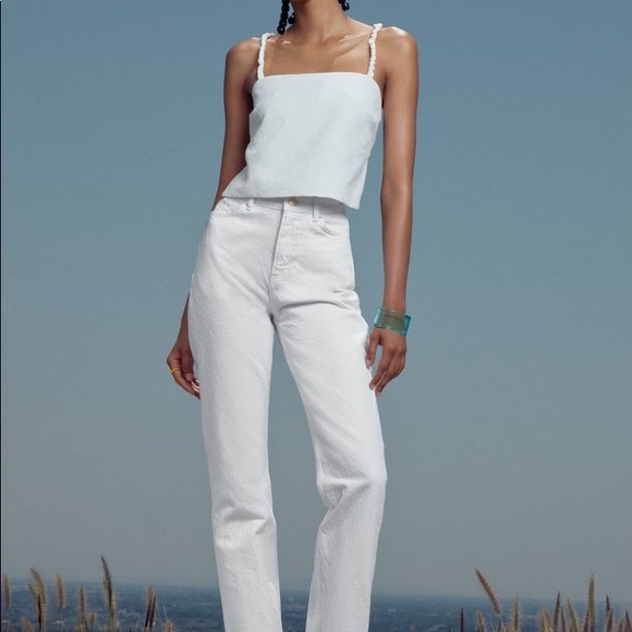 High-waisted jeans with five pockets and straight legs. Washed effect. - Picture 11 of 14
